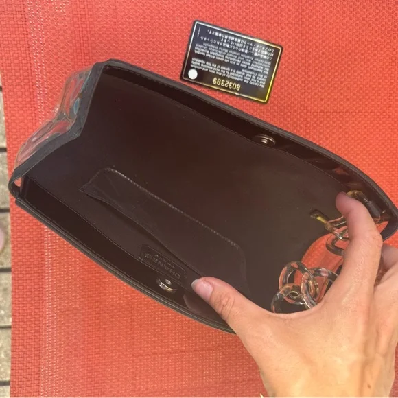 🛑 SOLD 🛑 Vintage Chanel Clutch with Clear Chain – Rare Black Vinyl Purse - Picture 12 of 14